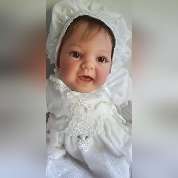 Lee Middleton " Love And Prayers" 1999 Baby Doll with Bonnet/Christening Gown - Picture 8 of 11